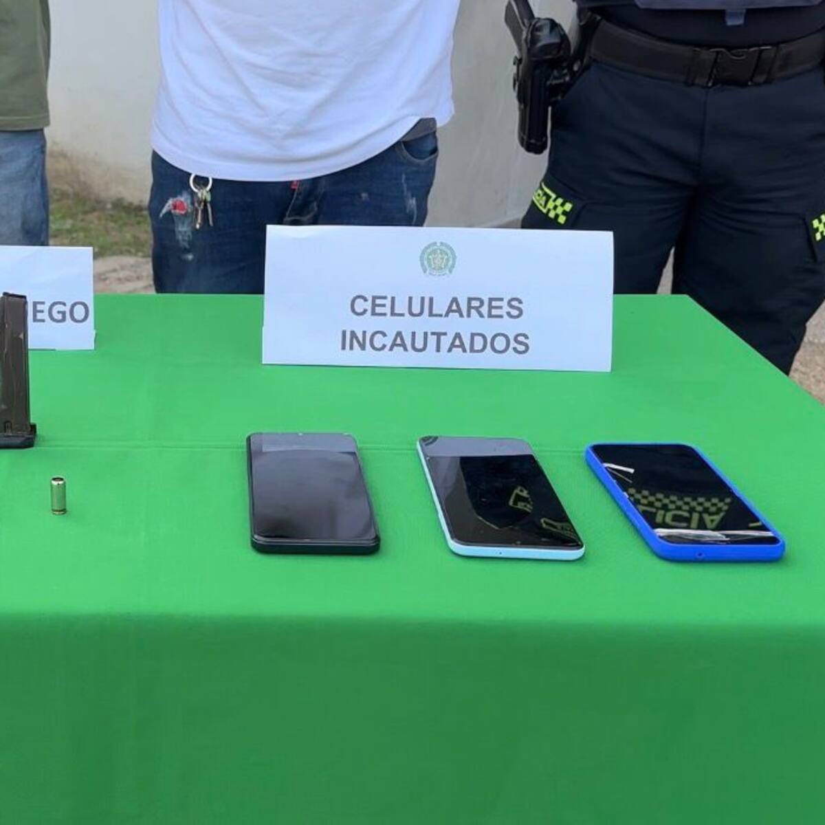 Dos hombres fueron capturados en Cartagena por movilizarse con arma de fuego ilegal en un taxi