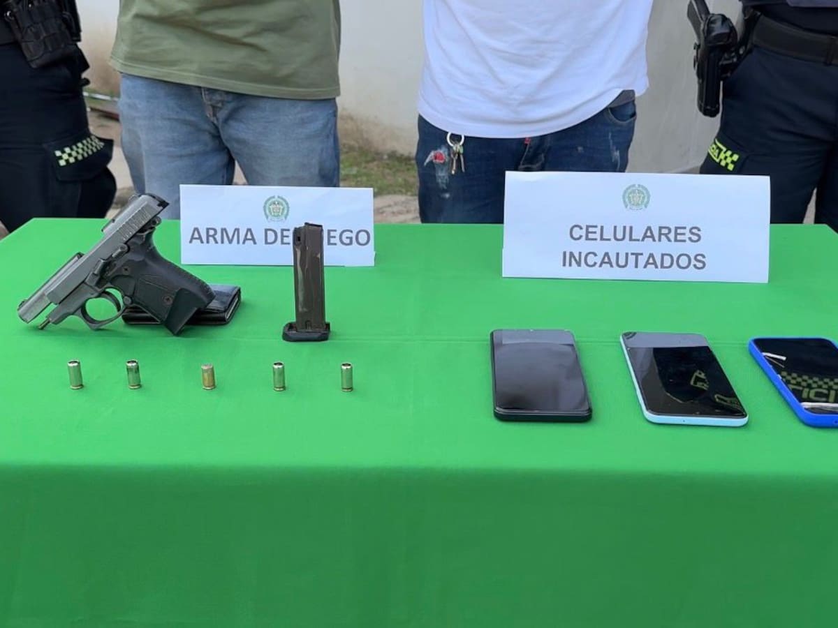 Dos hombres fueron capturados en Cartagena por movilizarse con arma de fuego ilegal en un taxi