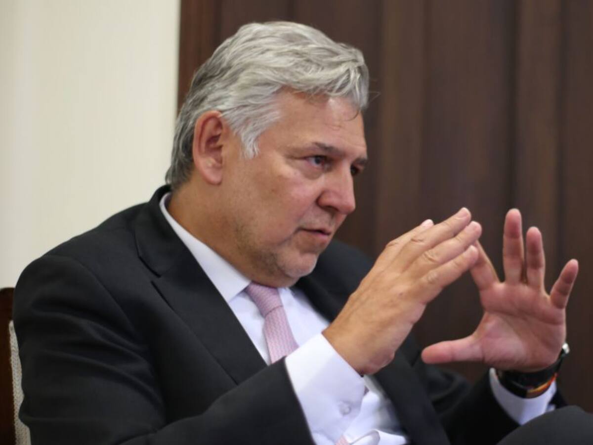 "Uribe no representa un peligro para la sociedad": Jaime Alberto Cabal