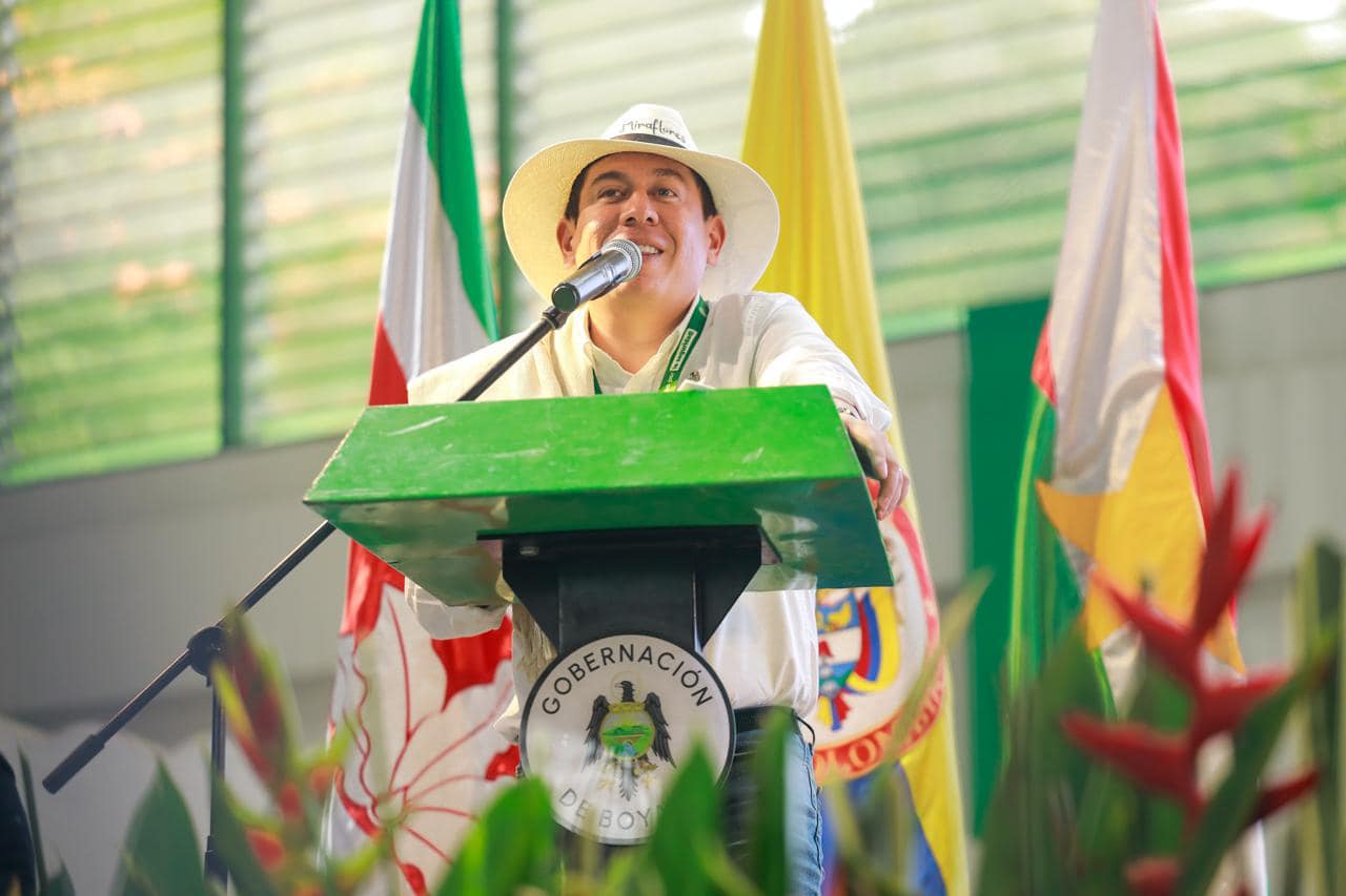 Fue uno de los anuncios en la cumbre que se desarrolla en Miraflores. Foto | Facebook Carlos Amaya