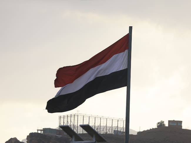 Es para mostrar que siguen siendo un país fuerte: ex portavoz de los Hutíes por ataques de EE.UU.