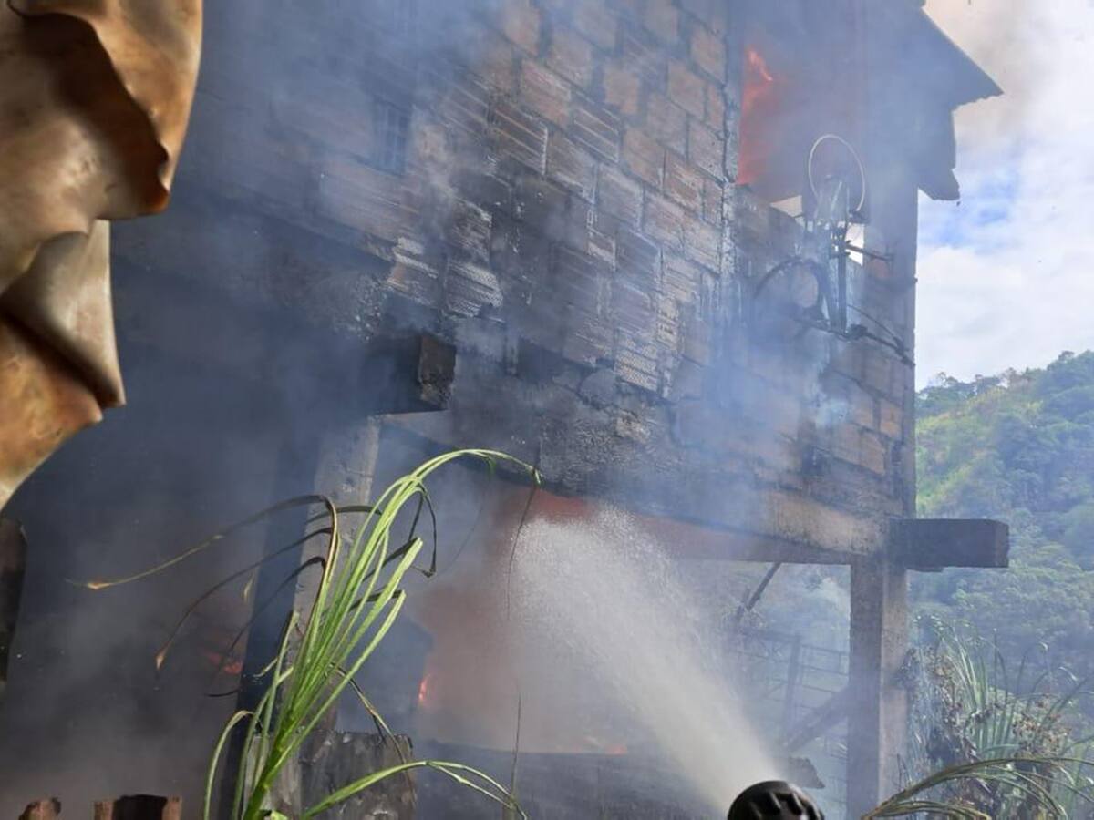 Incendio arrasó con una vivienda en el barrio Baltazar de Ibagué