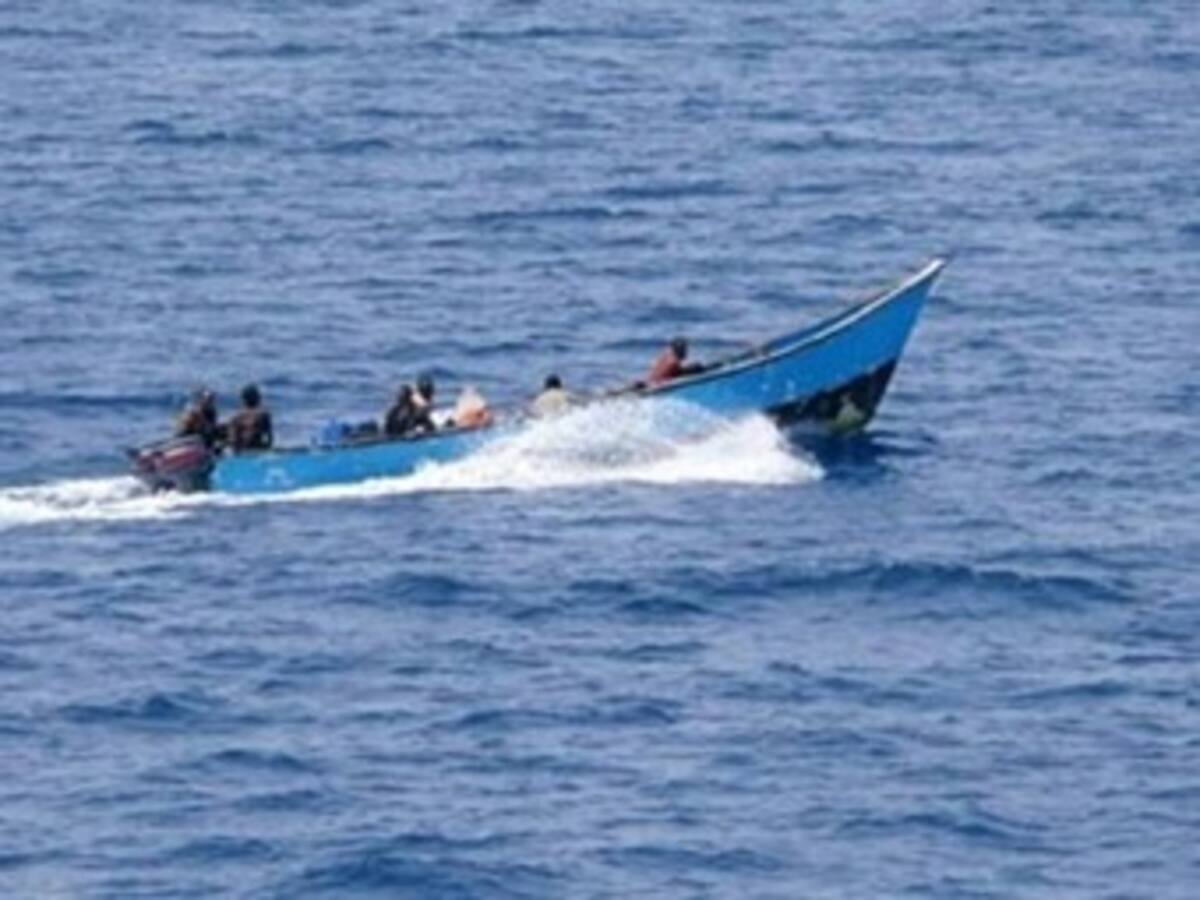 Buque portugués de la OTAN frustra asalto a carguero y detiene a 19 piratas somalíes