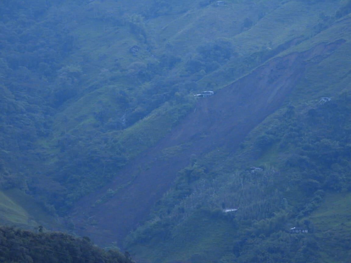 Deslizamiento que cae a la quebrada La Cabaña en el corregimiento de Arboleda. Foto suministrada.