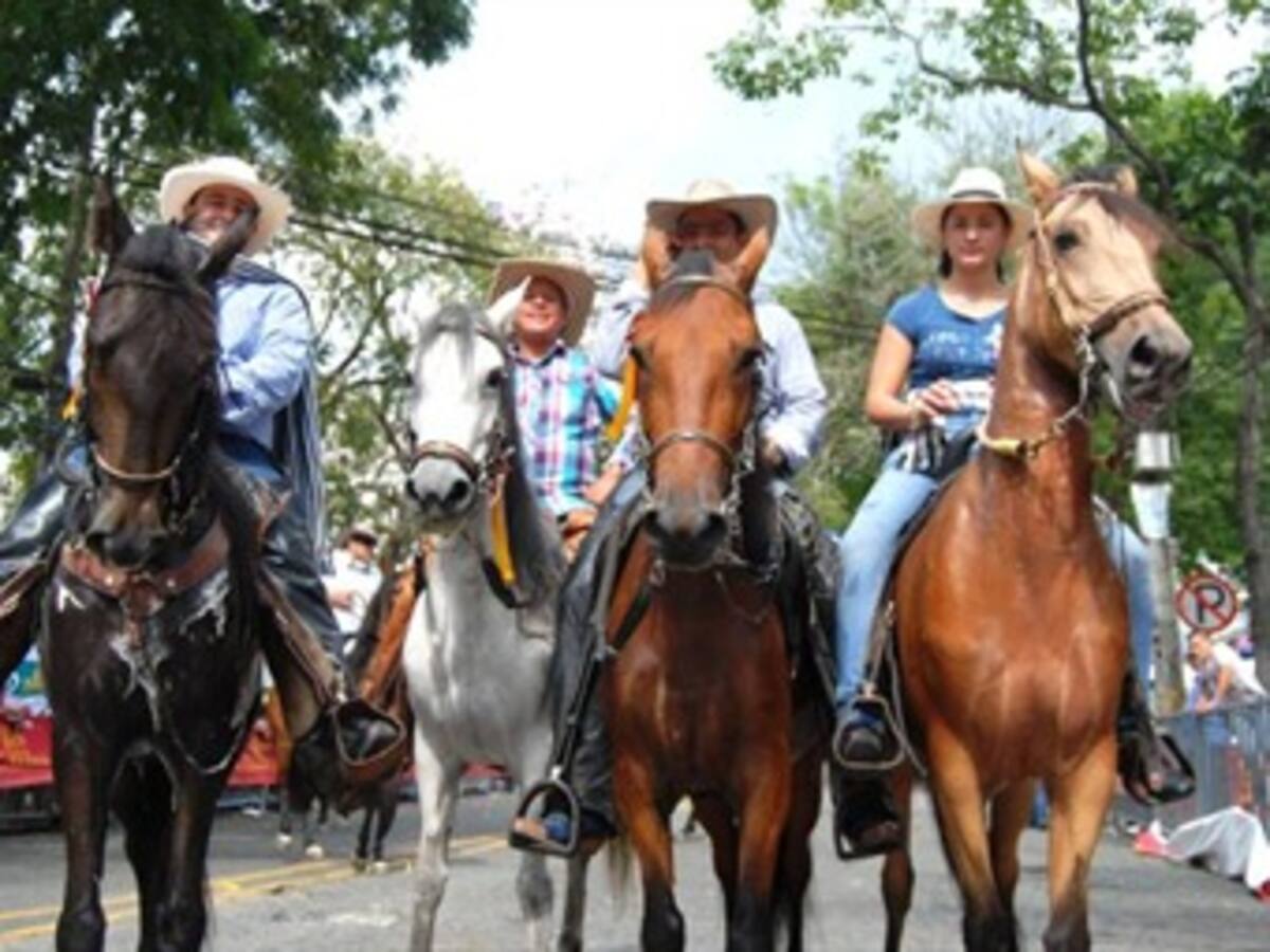 Pereira vive su cabalgata de cierre de fiestas