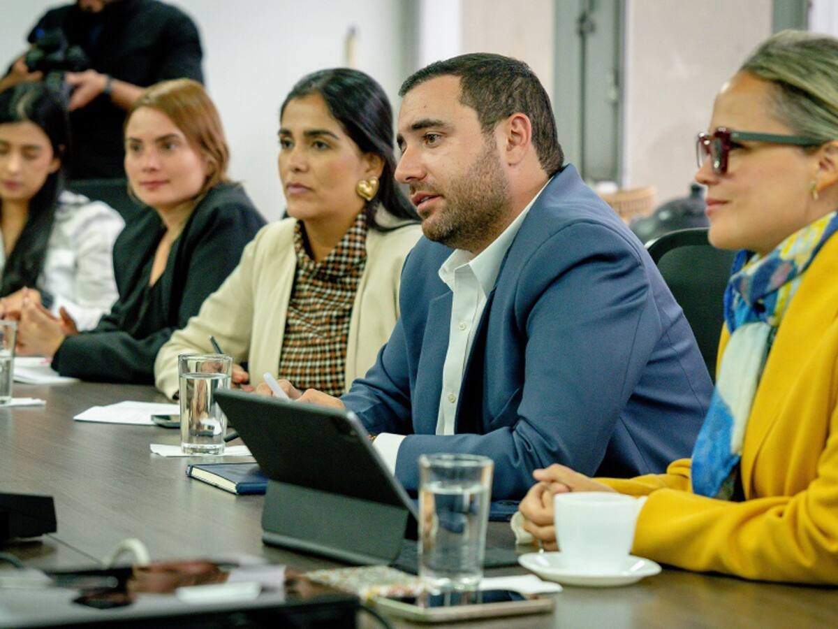 Gobernador Arana consolidó proyectos de energías limpias, seguridad vial y FestiJazz