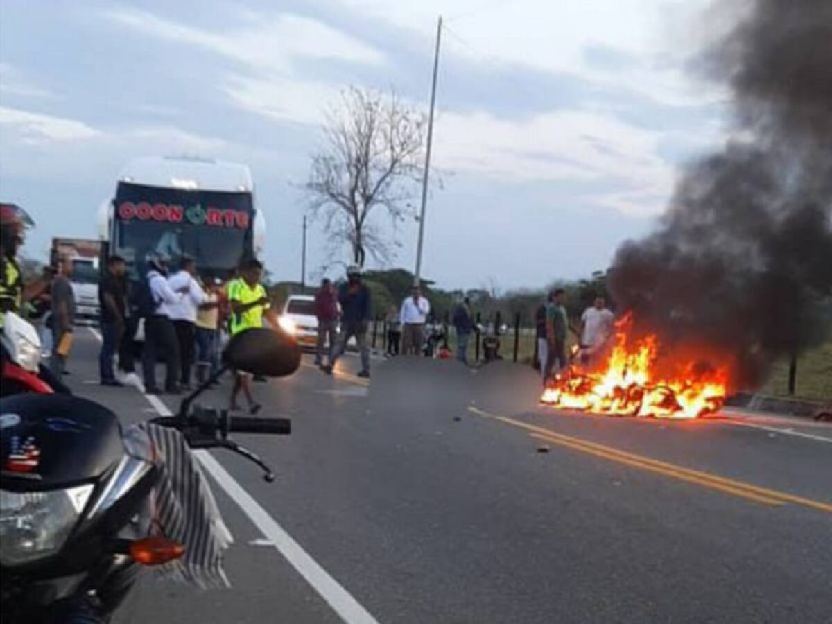 Tres personas murieron incineradas por el choque de dos motos en Cáceres
