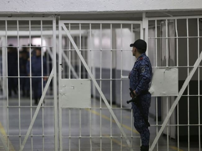 Familiares de internos esperan aval para visitas en la cárcel