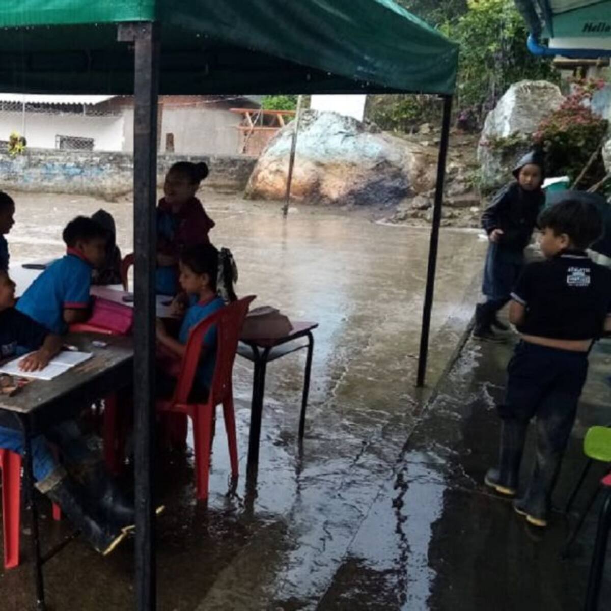 Sin comida y sin agua continúan 180 estudiantes en zona rural de Ituango