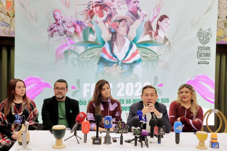 El balance del Festival Internacional de la Cultura Campesina y CosechArte la hicieron el gobernador Carlos Amaya y la gestora social Daniela Assis en el Salón de la Constitución / Foto: Gobernación de Boyacá.