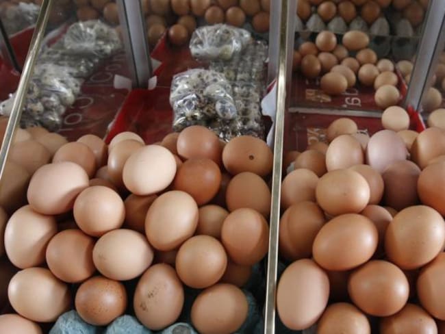 Verano y dólar caro ya provocaron aumento del precio del huevo