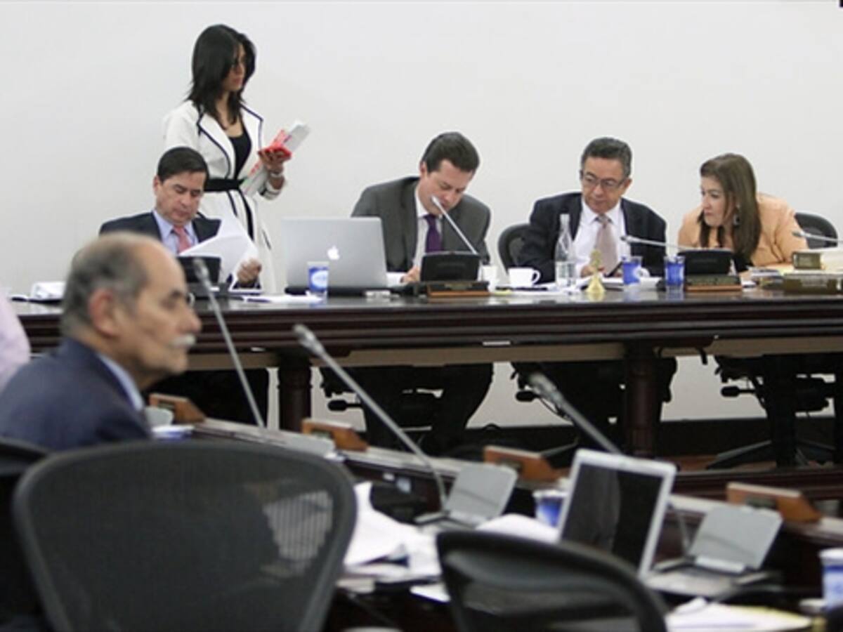 En álgida discusión Senado aprueba en segundo debate fuero militar