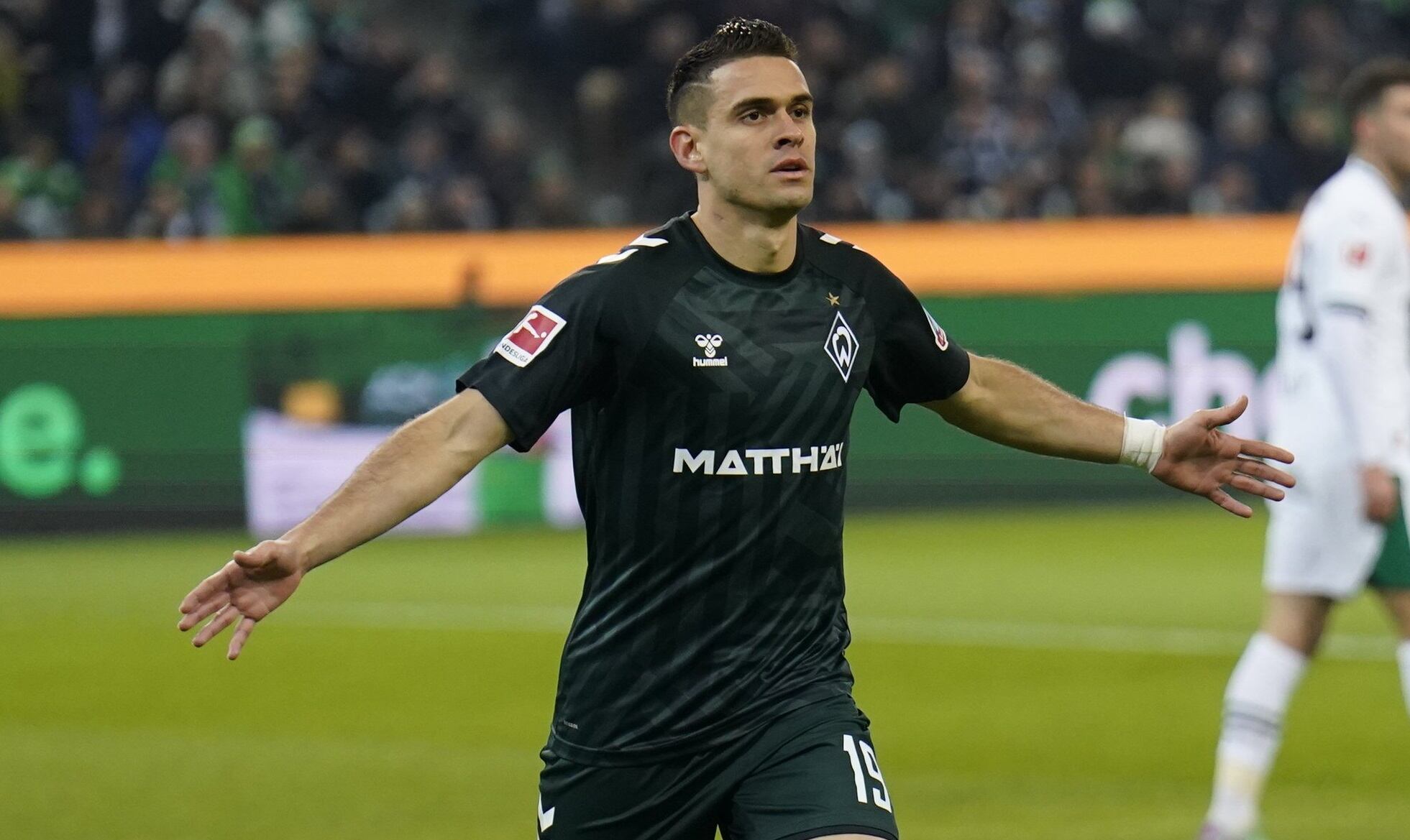 Rafael Santos Borré celebrando su gol ante el Borussia Monchengladbach // Twitter (X): @werderbremenES