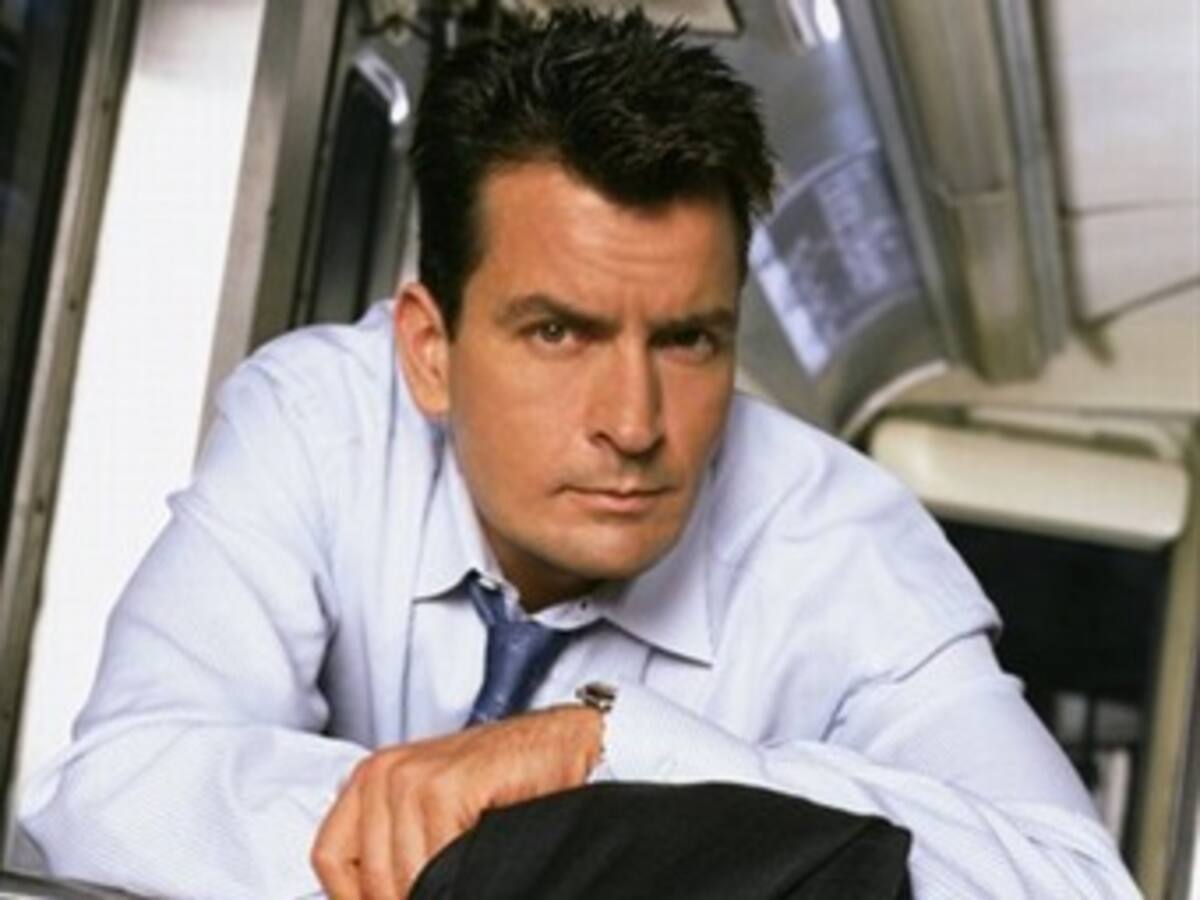 Charlie Sheen prepara un libro sobre el equipo de 'Two and a Half Men'