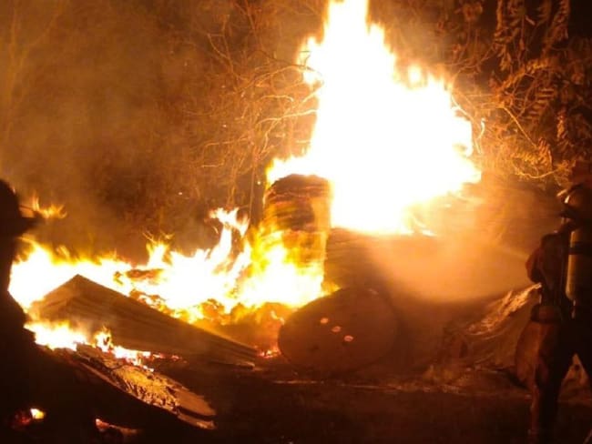 Bomberos controlan incendio en un taller de estibas en Marinilla