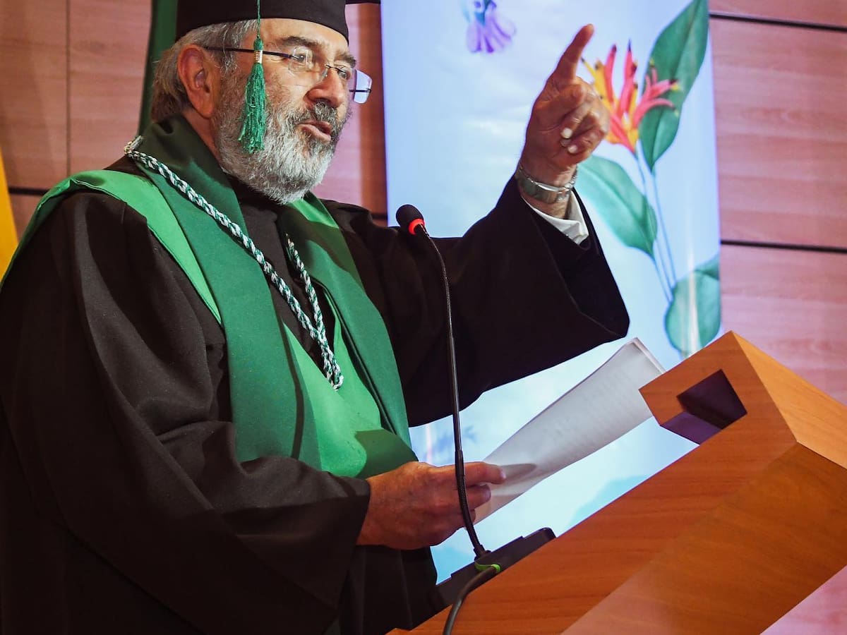 El honor más grande que he recibido en mi vida: Alberto Gómez Doctor Honoris causa