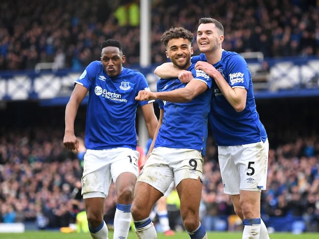 Everton ganó con Mina los 90 minutos y se acerca a torneos europeos