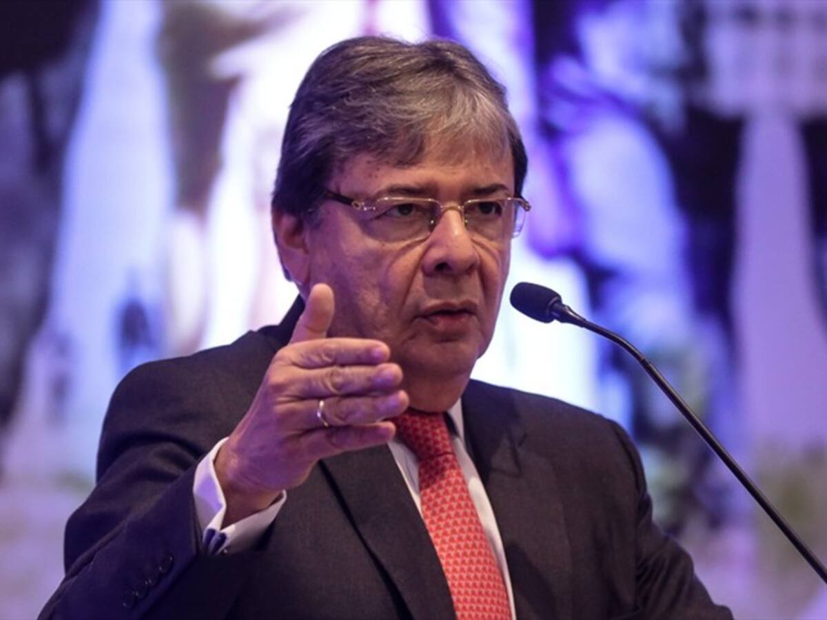 Los canales diplomáticos con Venezuela están abiertos: Carlos Holmes Trujillo