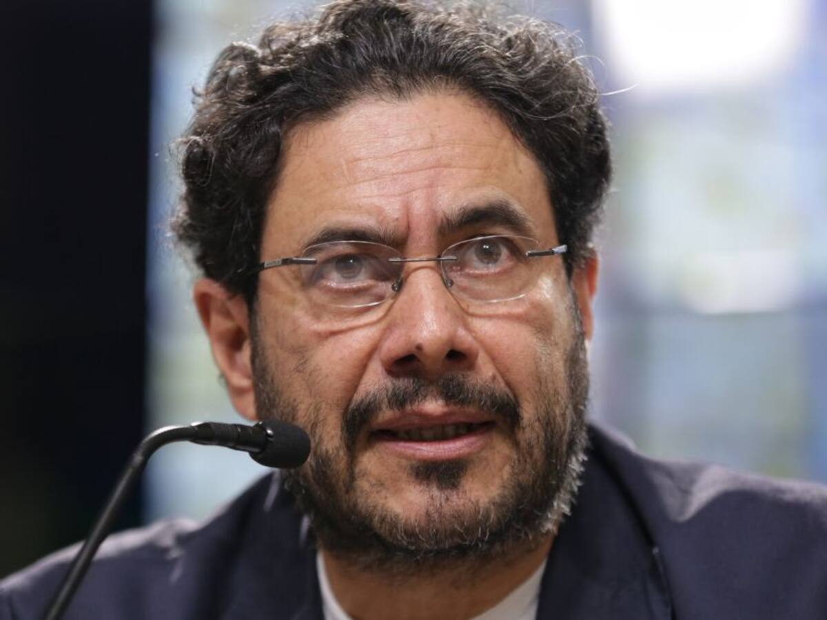Iván Cepeda: el objetivo del Gobierno de Petro es acabar el conflicto
