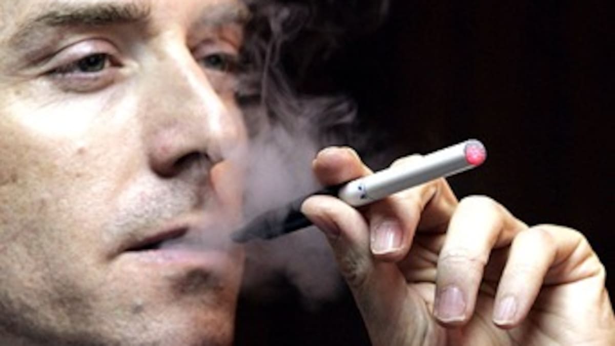 Los jóvenes cada vez más aferrados a los cigarrillos electrónicos