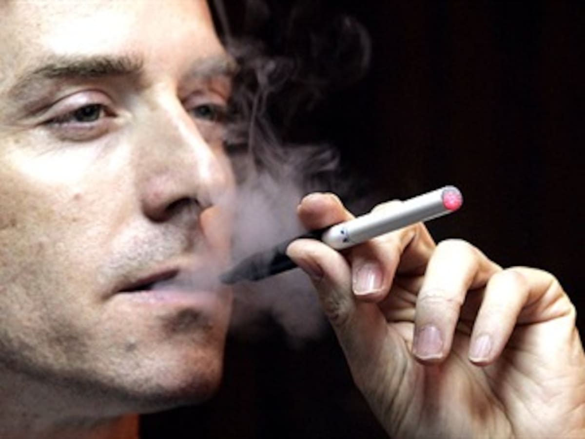 Los jóvenes cada vez más aferrados a los cigarrillos electrónicos