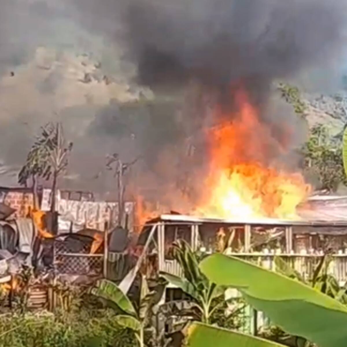 30 Viviendas construidas en madera consumidas por un incendio en zona rural de Calarcá, Quindío