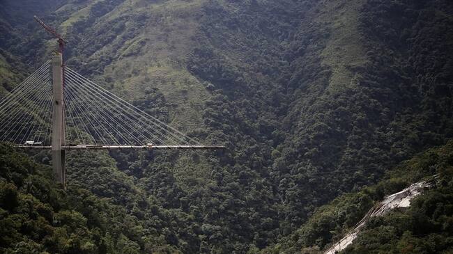 Cuatro equipos de investigación establecerán las causas de la tragedia en el puente Chirajara en la vía Bogotá – Villavicencio. Foto: Colprensa - Luisa González