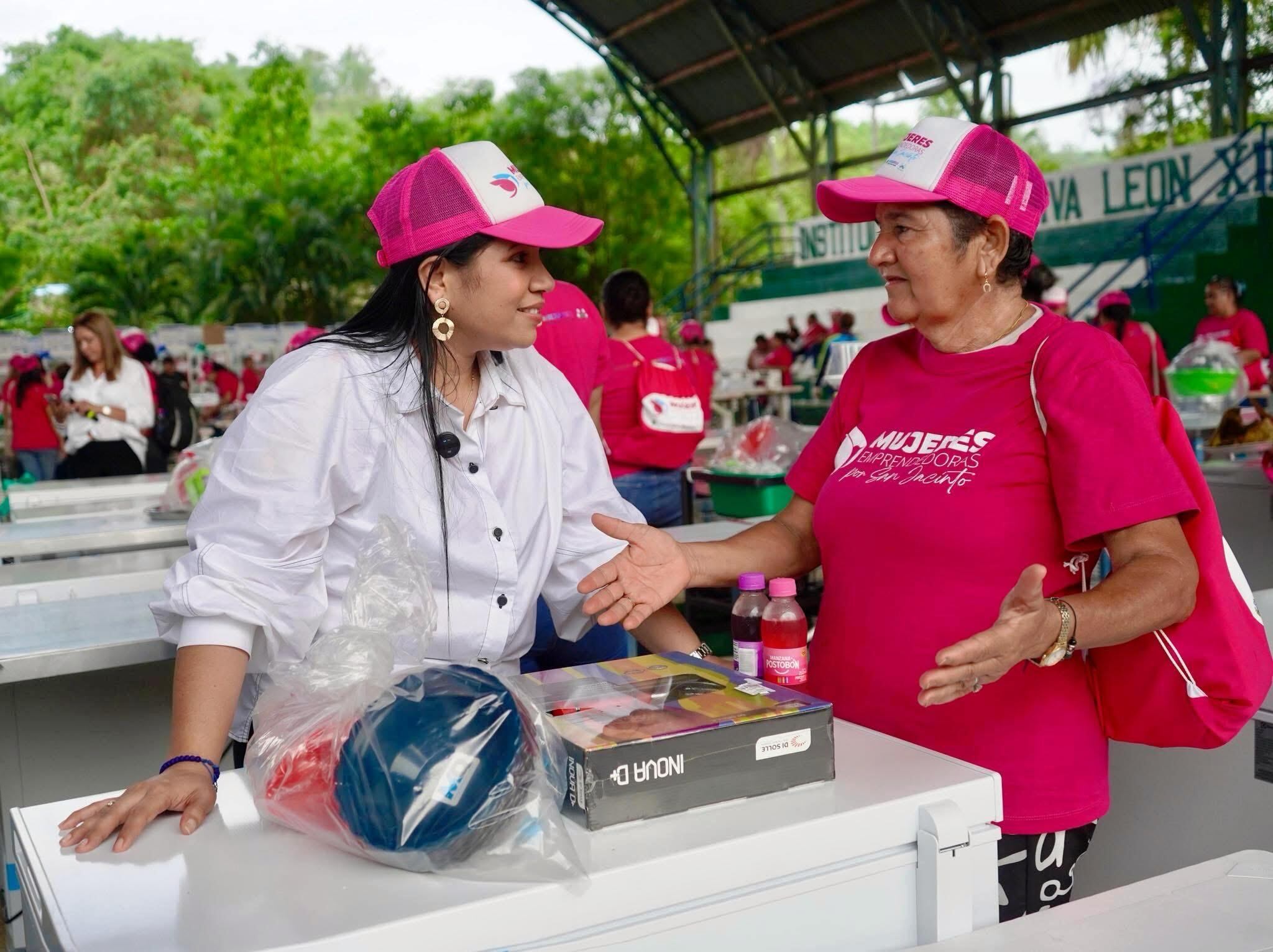 220 mujeres de San Jacinto recibieron unidades productivas y capital semilla para sus negocios