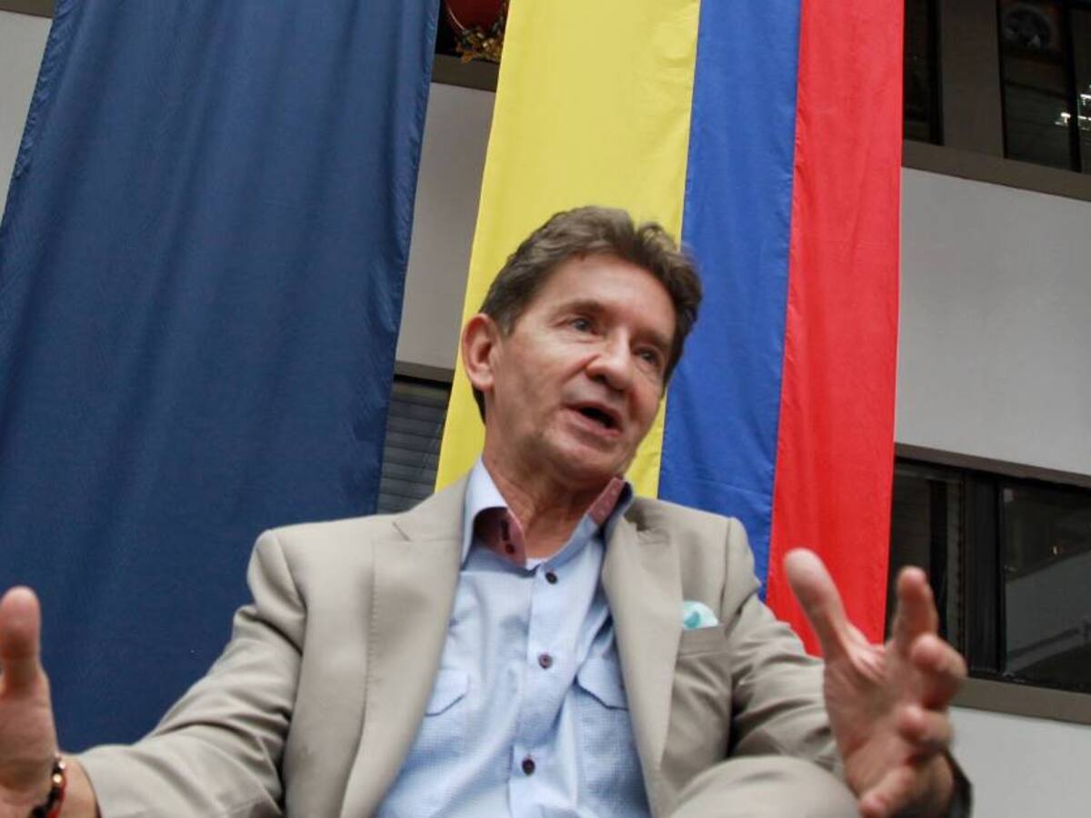 Luis Pérez formalizó su candidatura a la presidencia de Colombia