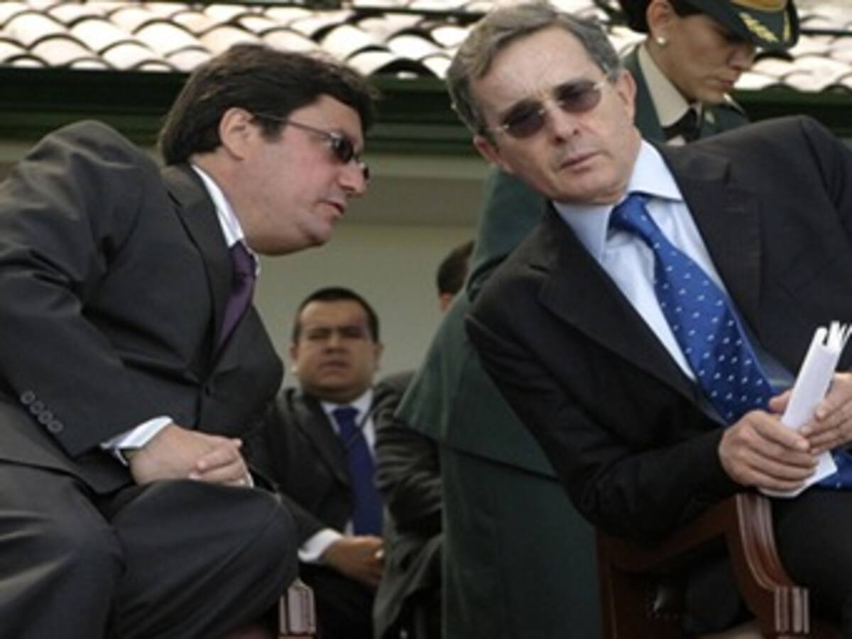 Uribe y Francisco Santos tendrán seguridad especial tras dejar el poder