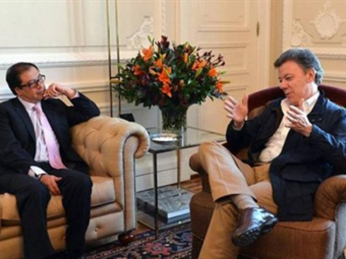 Concluye reunión entre Santos y Petro en la Casa de Nariño