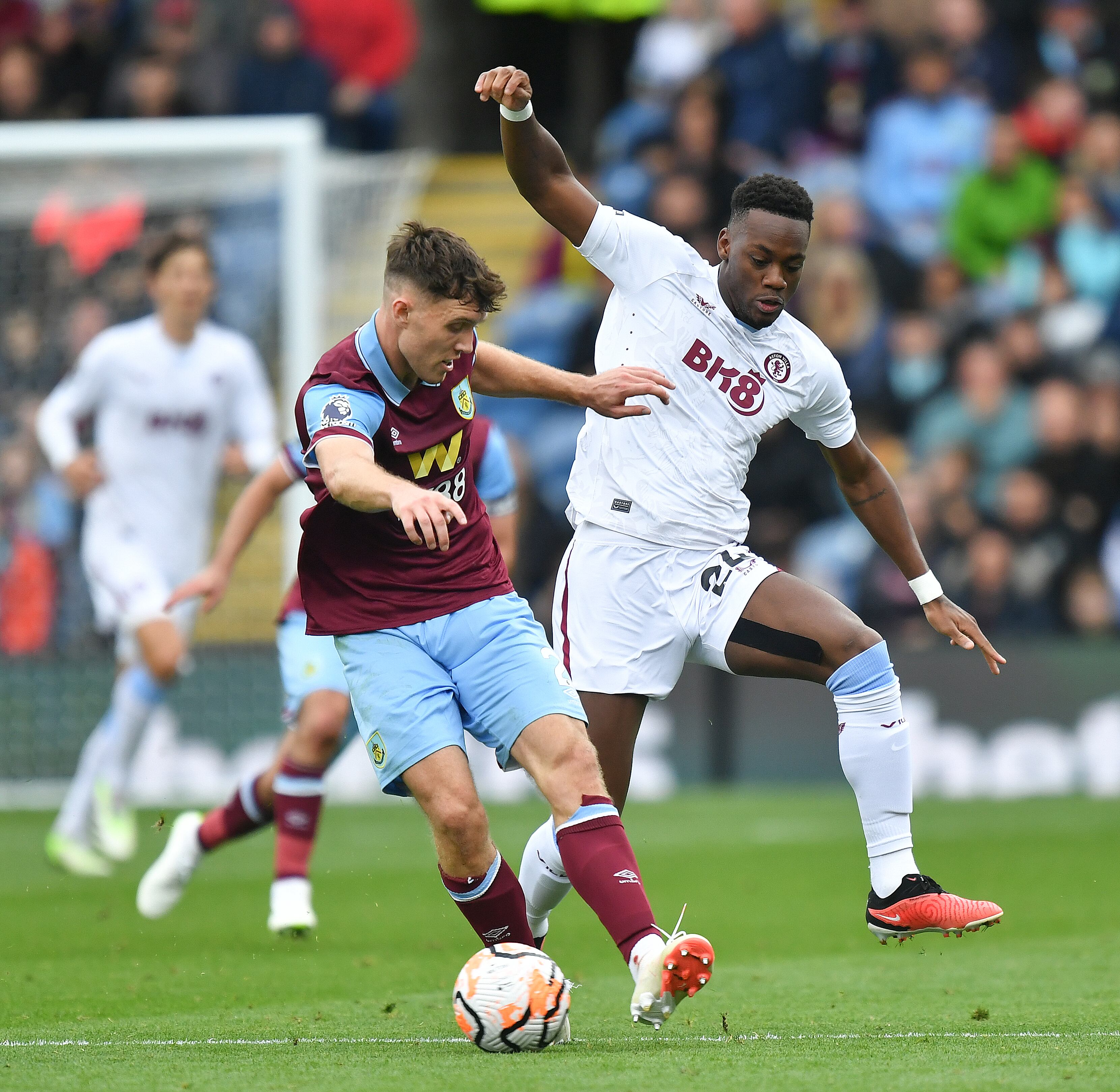 Jhon Jader Durán en los últimos minutos del partido ante el Burnley. (Photo by Dave Howarth - CameraSport via Getty Images)