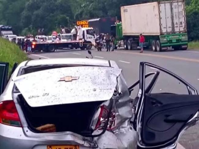 Accidente de tránsito en la vía Manizales - Medellín. Fotografía suministrada.