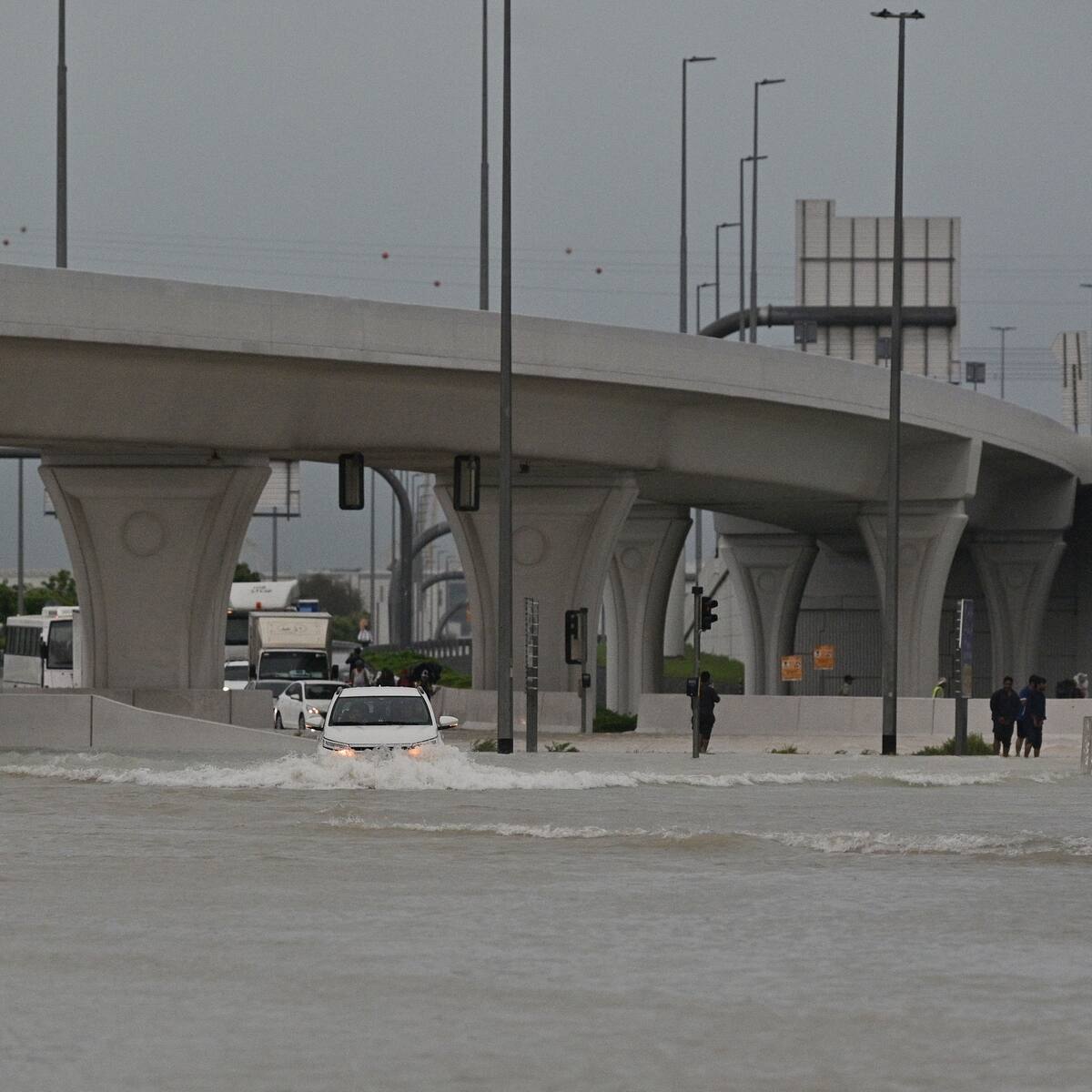 VIDEO | Intensas lluvias e inundaciones causaron destrozos en aeropuertos de Dubái