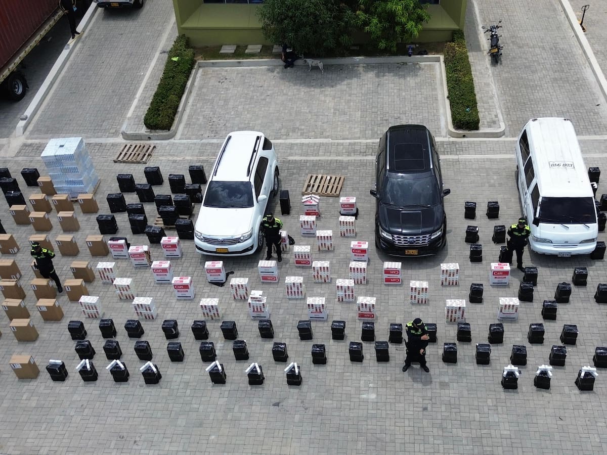 Polfa y Dian confiscan dos mil 400 millones de pesos en cigarrillo de contrabando en Santa Marta