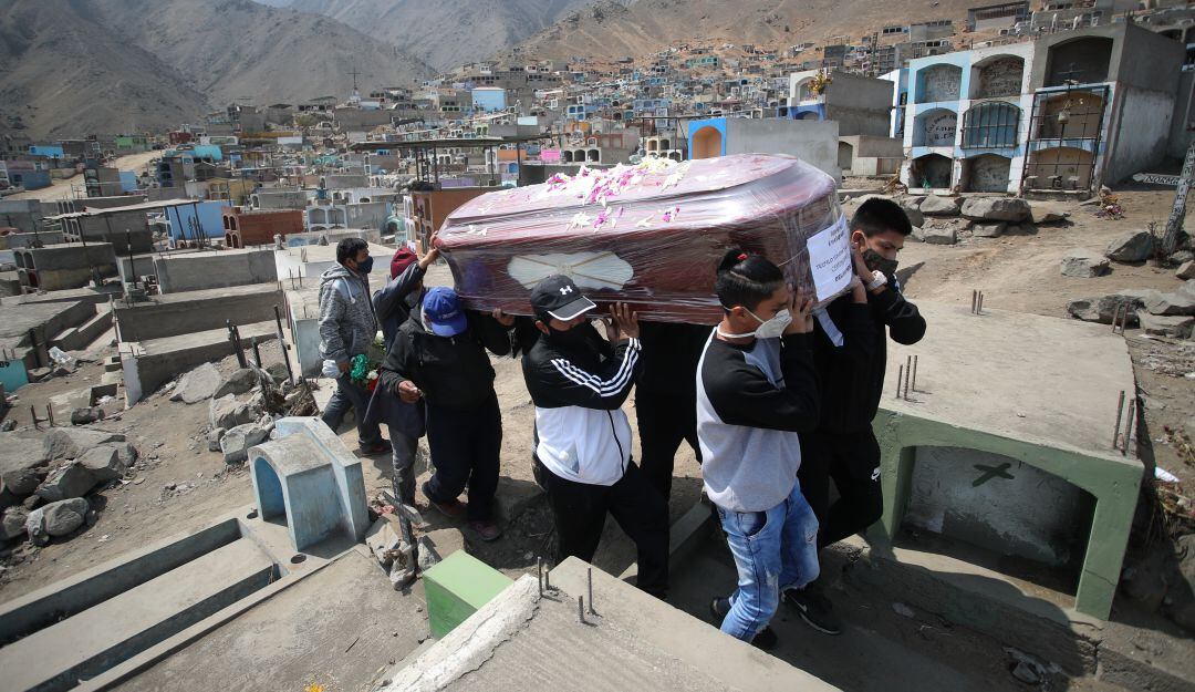 La Organización Mundial de la Salud pide enfocar todos los esfuerzos en la prevención de los contagios en Latinoamérica para evitar el incremento de muertes como en Perú.