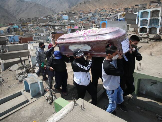 La Organización Mundial de la Salud pide enfocar todos los esfuerzos en la prevención de los contagios en Latinoamérica para evitar el incremento de muertes como en Perú.