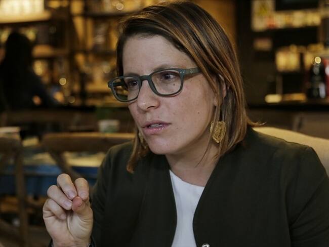 Juanita Goebertus defiende flexibilización de condenas a mujeres cabeza de hogar