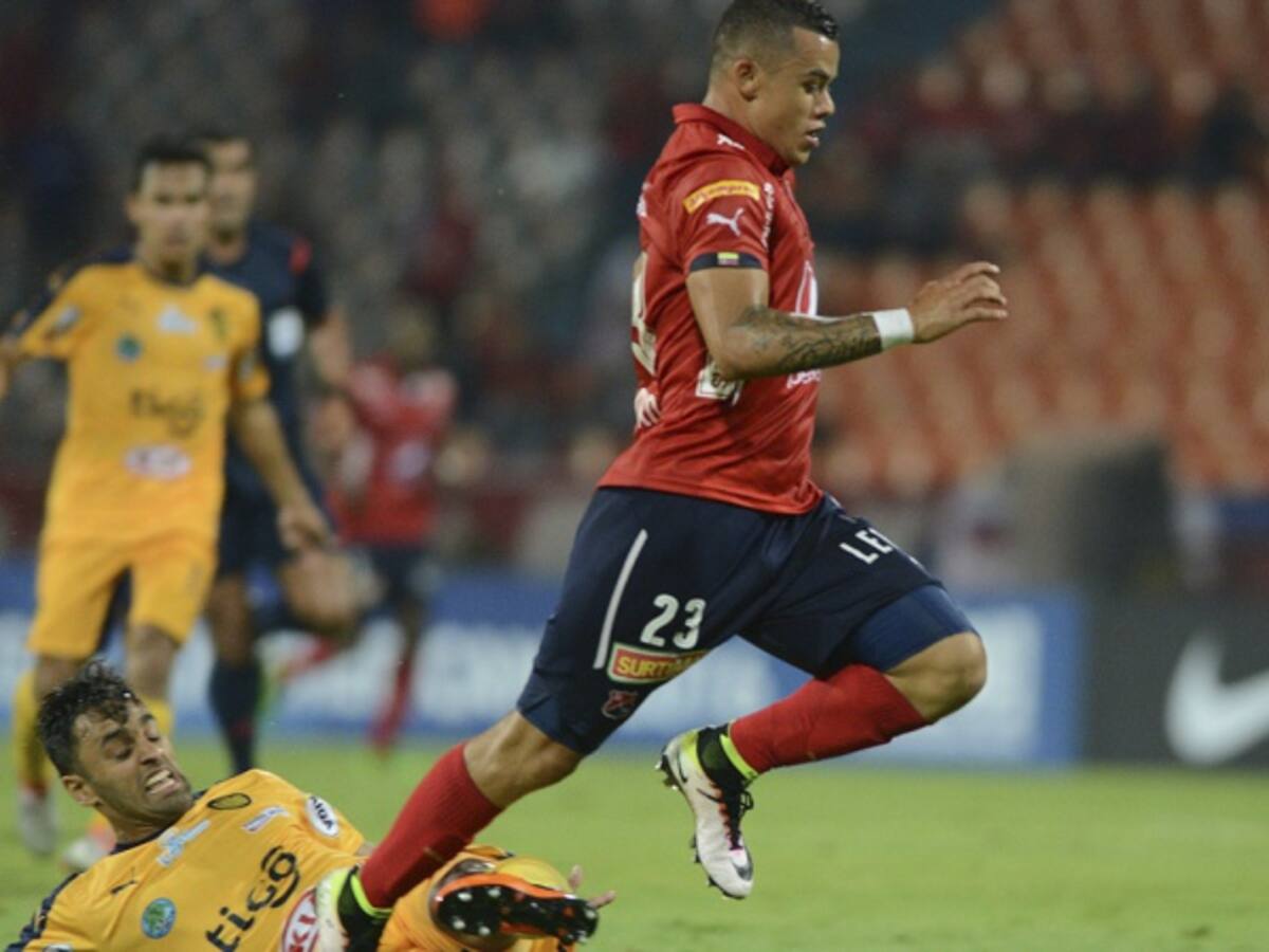 Lesión de rodilla deja a 'Leo' Castro seis meses por fuera de las canchas
