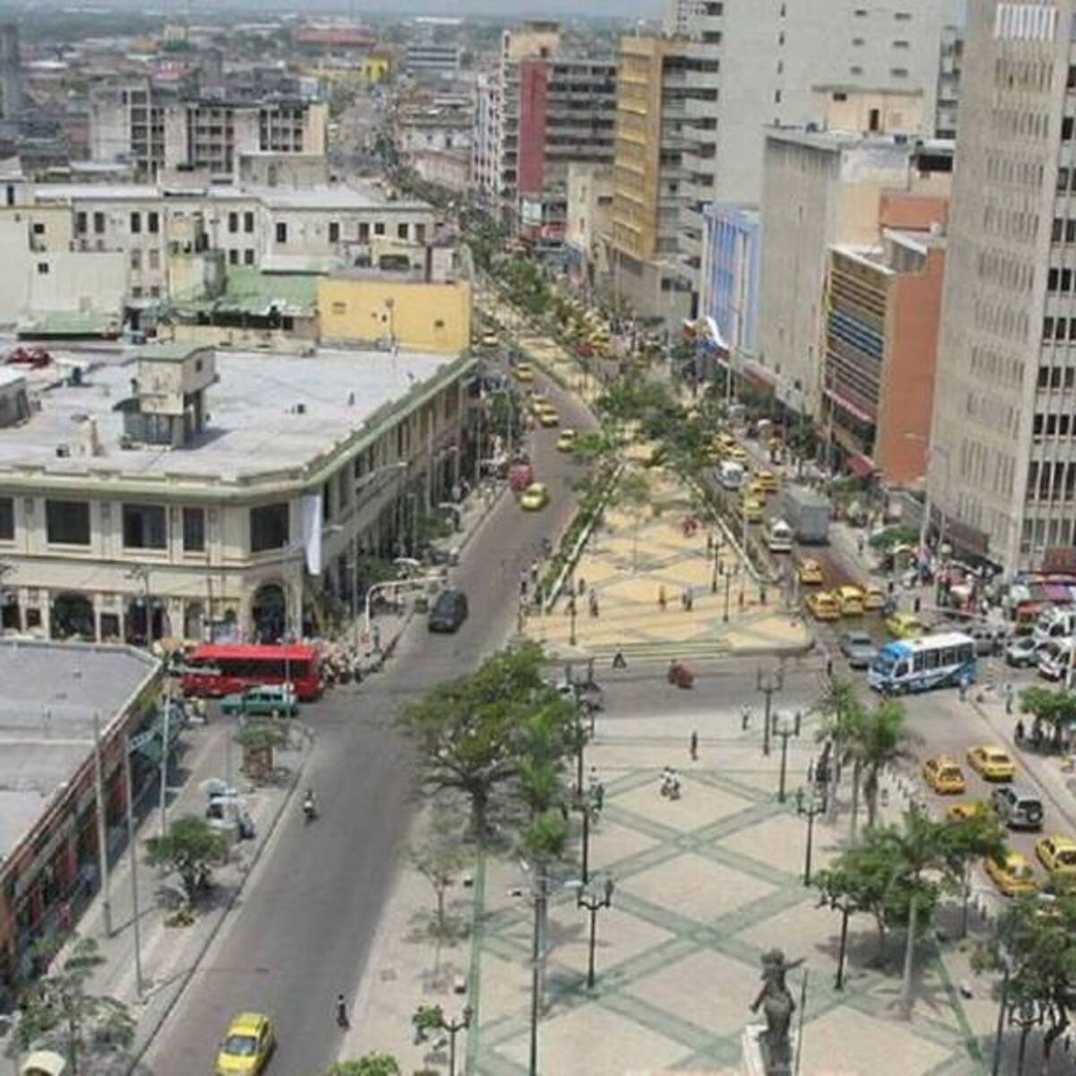 Comerciantes del centro de Barranquilla refuerzan medidas por cabildo abierto del presidente Petro
