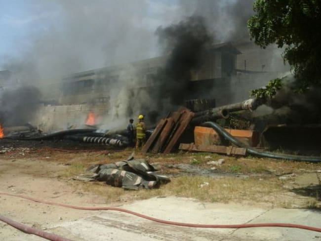 Incendio presentado en una bodega del sector industrial de la Vía 40.