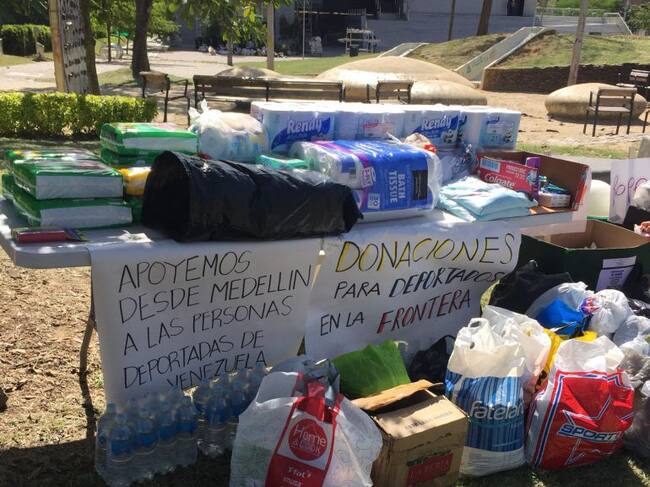 En Medellín se recogen ayudas para deportados de Venezuela.