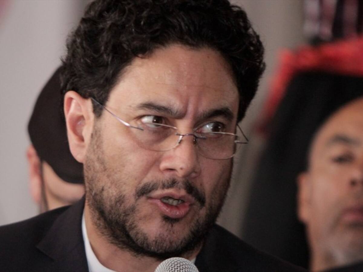 Iván Cepeda anuncia que padece un cáncer pero que seguirá trabajando en el Congreso