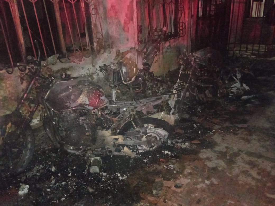 Rescatan a cinco personas del incendio. Foto Bomberos Voluntarios de Pitalito.