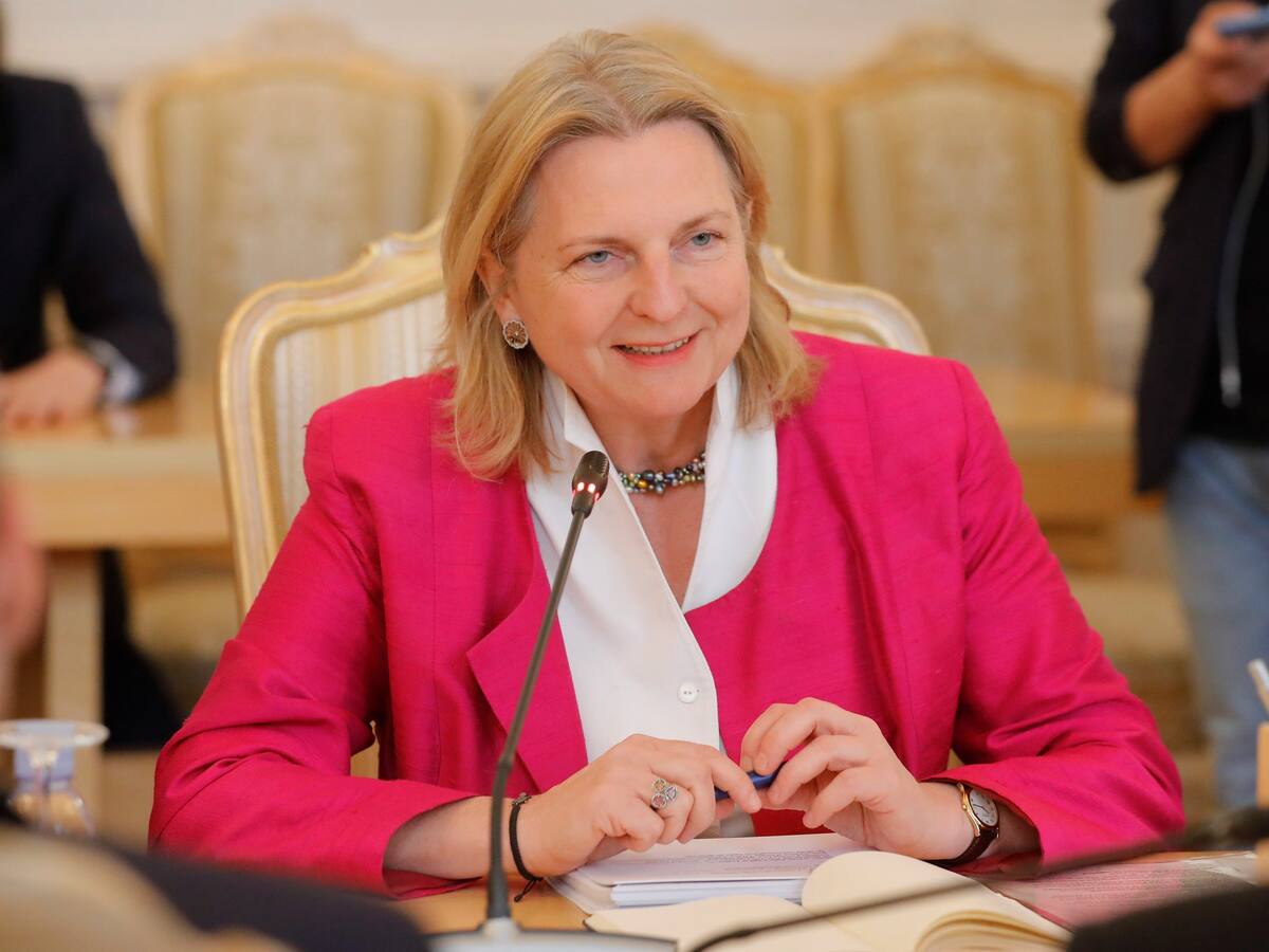 Europa debería pedir perdón a Rusia antes de negociar: Karin Kneissl, exministra austriaca