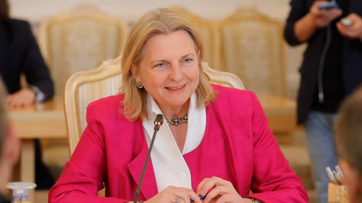 Europa debería pedir perdón a Rusia antes de negociar: Karin Kneissl, exministra austriaca