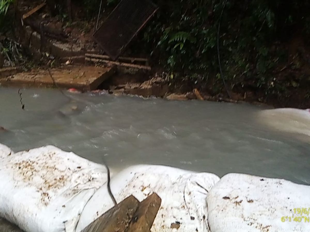 A un afluente del río Medellín lo estarían contaminando empresas en Caldas