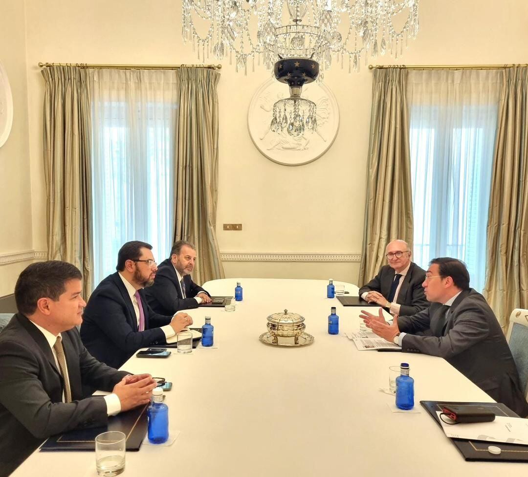 Encuentro entre los líderes de la nueva plataforma opositora y el canciller de España, José Manuel Albares.
(Foto: cortesía)