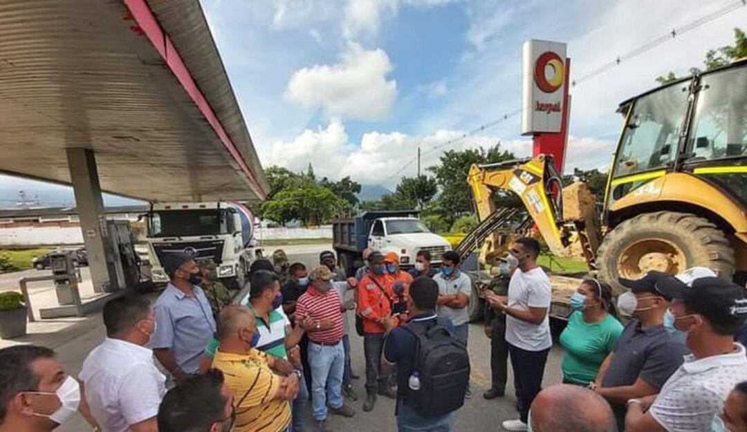 Negociación para levantar bloqueos en vías del Tolima 
