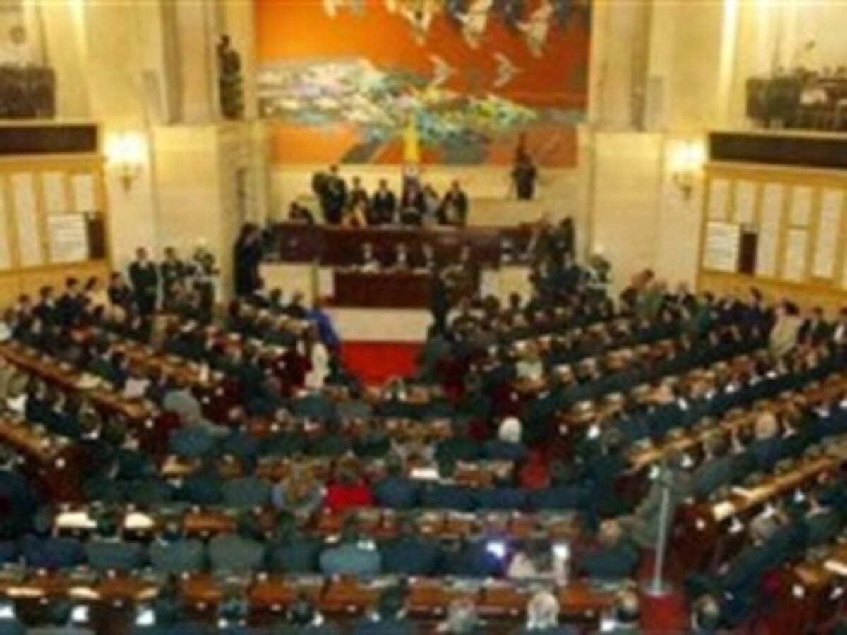 Denuncian presunta nómina paralela con más de 400 contratos externos en la Cámara de Representantes